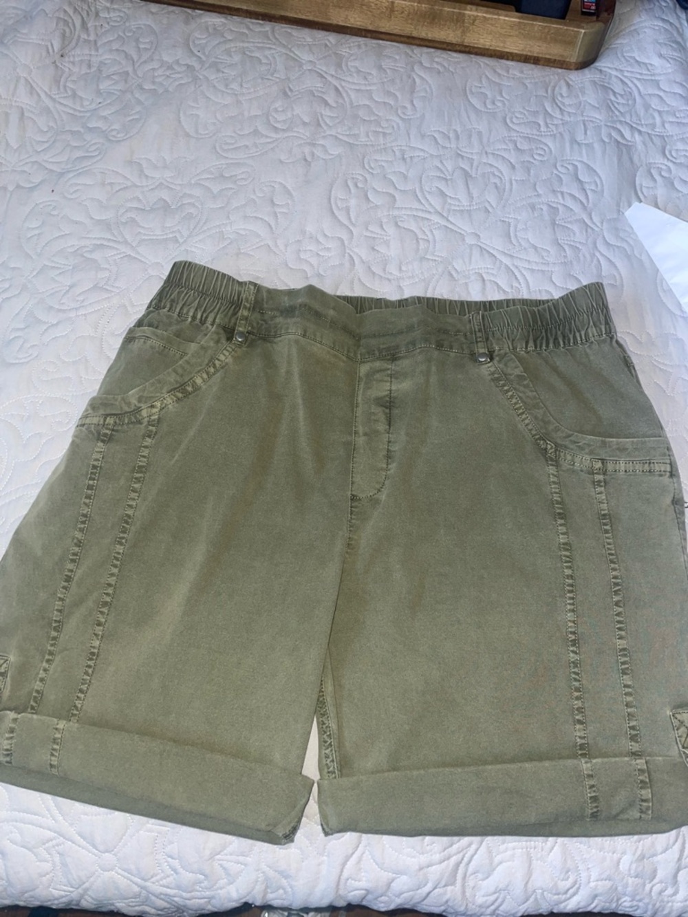 Soft Surroundings Olive Green Casual Roll-Cuff Shorts Petite Large